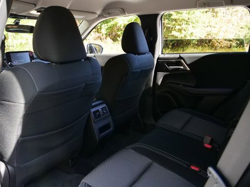 Used 2024 Mitsubishi Outlander ES image 26