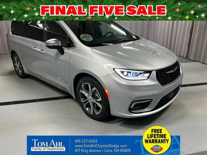 New 2026 Chrysler Pacifica Pinnacle