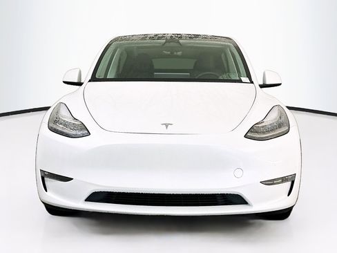 Used 2023 Tesla Model Y Long Range AWD/4WD image 2