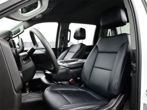 Used 2023 Chevrolet Silverado 2500 Custom w/ Custom Value Package image 5