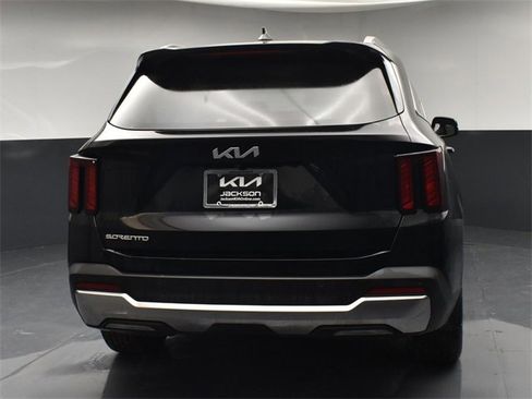 Certified 2025 Kia Sorento S image 7