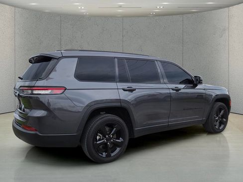 Used 2023 Jeep Grand Cherokee L Laredo RWD image 3