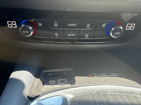 Used 2023 Buick Enclave Essence FWD image 15