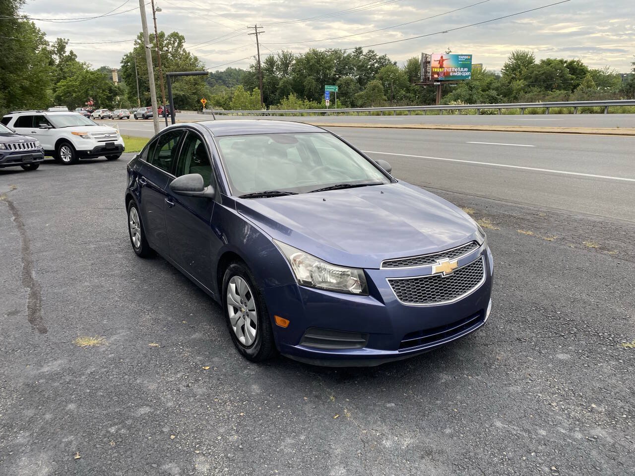 Used 2013 Chevrolet Cruze LS FWD image 4
