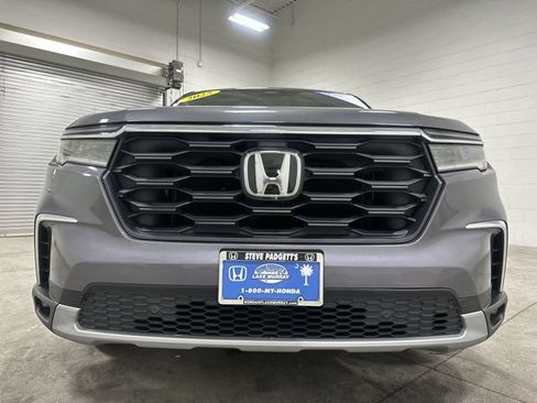 Used 2025 Honda Pilot EX-L image 10