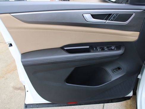 Certified 2024 Volkswagen Atlas Cross Sport SE image 9