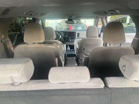 Used 2020 Toyota Sienna LE image 8