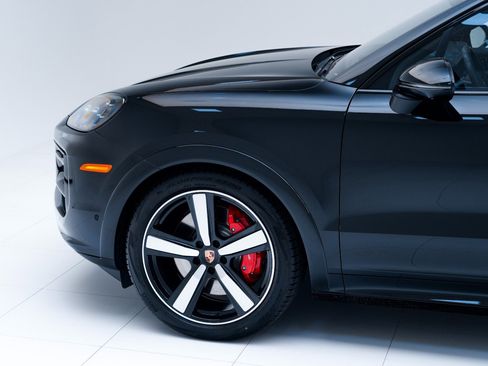 New 2026 Porsche Cayenne GTS image 11