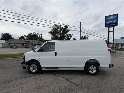 Used 2025 GMC Savana 2500 w/ Driver Convenience Package RWD image 3