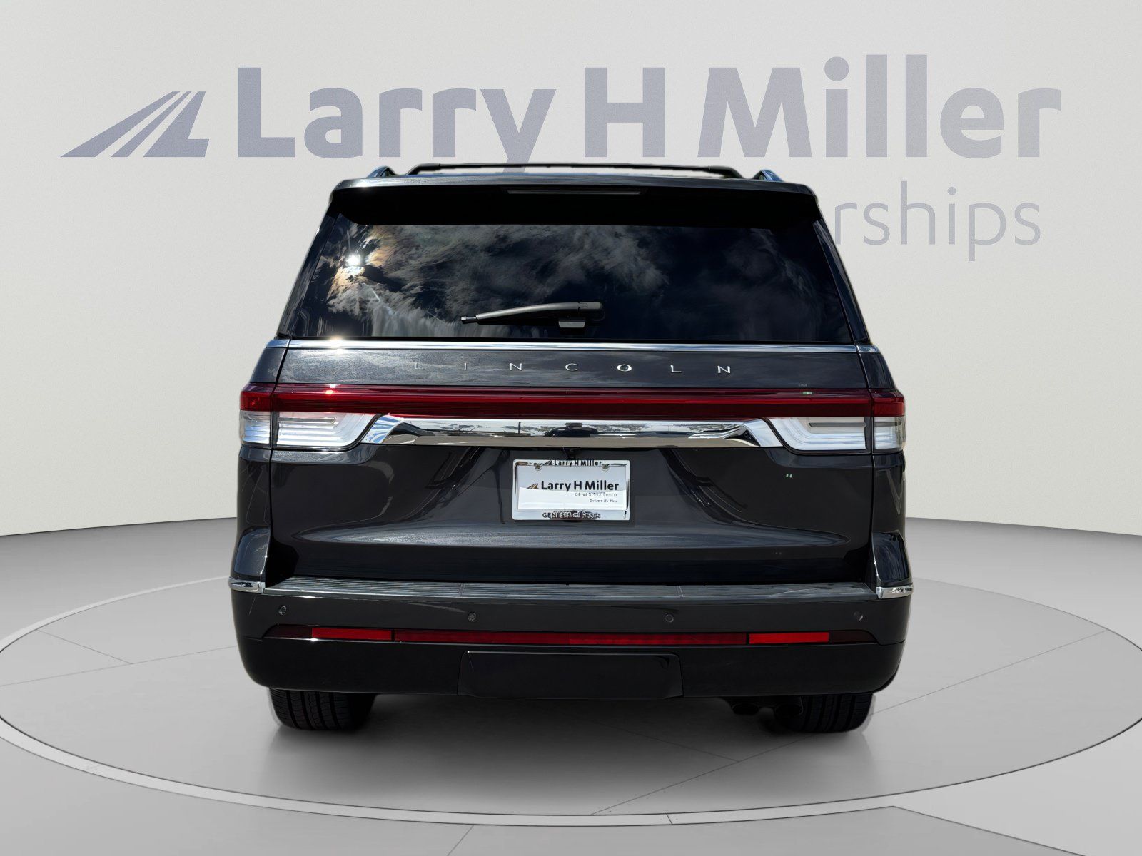 Used 2023 Lincoln Navigator Reserve RWD image 4