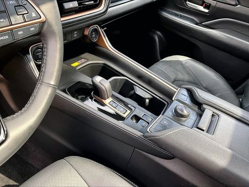Used 2024 Toyota Grand Highlander AWD Hybrid image 23