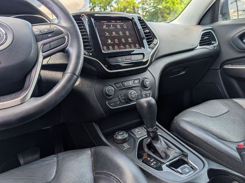 Used 2019 Jeep Cherokee Limited AWD/4WD image 23