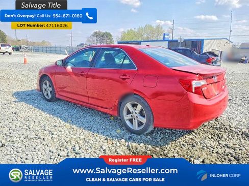 Used 2014 Toyota Camry SE w/ Moonroof Package FWD image 3
