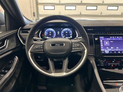 New 2025 Jeep Grand Cherokee 4WD image 27