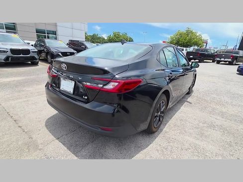 Used 2025 Toyota Camry LE FWD image 39