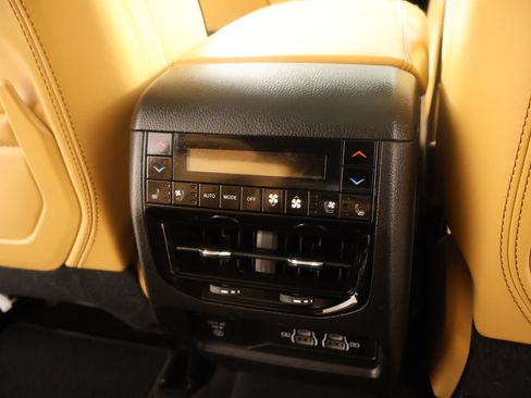 Used 2025 Jeep Grand Cherokee L Summit AWD/4WD image 17