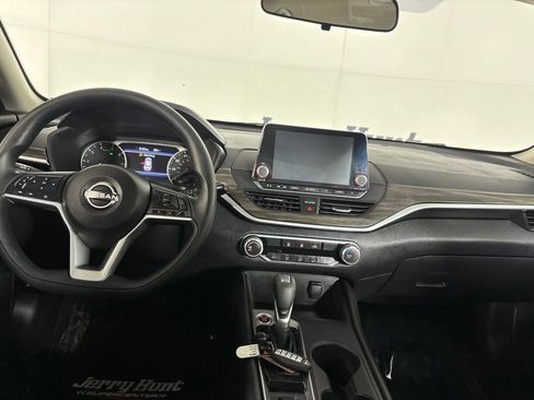 Used 2025 Nissan Altima 2.5 SV AWD/4WD image 22