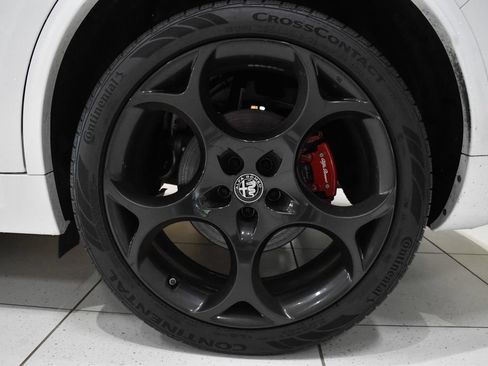 Used 2023 Alfa Romeo Stelvio Veloce AWD/4WD image 10