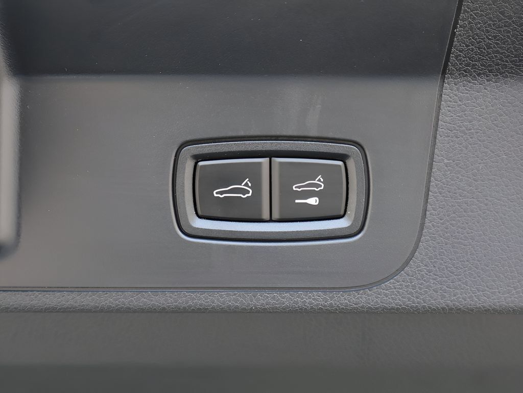 Used 2023 Porsche Panamera 4 Platinum Edition AWD/4WD image 16