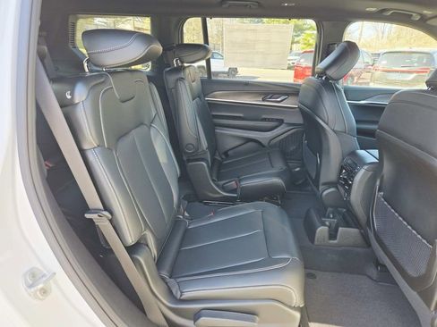 New 2025 Jeep Grand Cherokee L Limited image 17