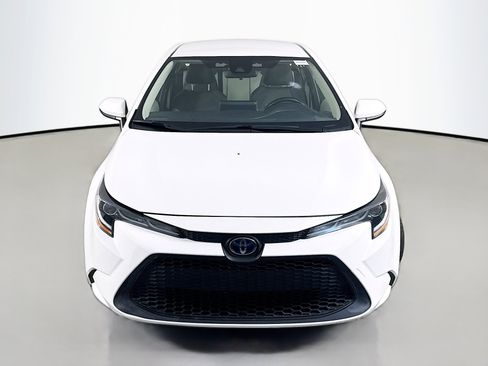 Used 2021 Toyota Corolla LE image 2