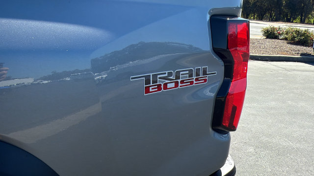 Used 2026 Chevrolet Colorado Trail Boss AWD/4WD image 11