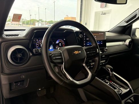 Used 2024 Chevrolet Colorado LT w/ LT Convenience Package II AWD/4WD image 2