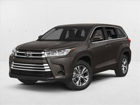 Used 2018 Toyota Highlander LE FWD image 1