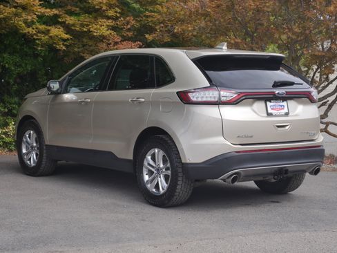 Used 2018 Ford Edge Titanium w/ Equipment Group 302A AWD/4WD image 18