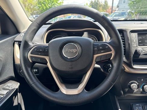 Used 2015 Jeep Cherokee Sport FWD image 22