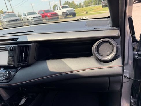 Used 2017 Toyota RAV4 SE FWD image 33