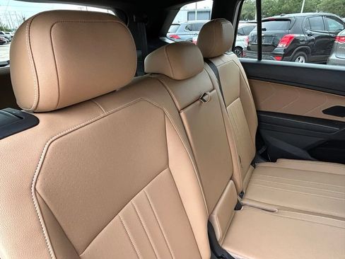 Certified 2023 Volkswagen Tiguan SE FWD image 36
