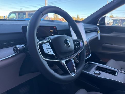 New 2025 Volvo EX90 Ultra image 21