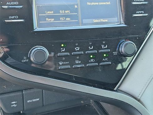 Used 2018 Toyota Camry LE image 28