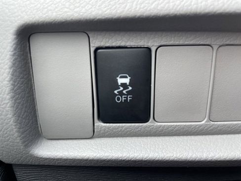 Used 2017 Toyota Sienna LE image 19