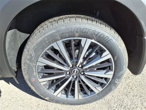 New 2026 Nissan Pathfinder Platinum image 4