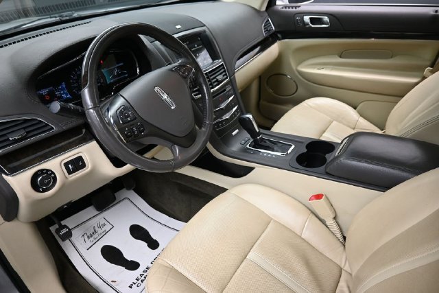 Used 2019 Lincoln MKT AWD image 19