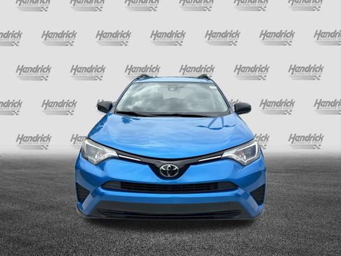 Used 2018 Toyota RAV4 LE FWD image 3