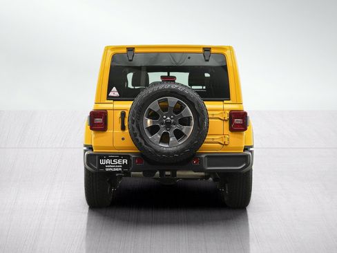 Used 2019 Jeep Wrangler Unlimited Sahara w/ Dual Top Group AWD/4WD image 4