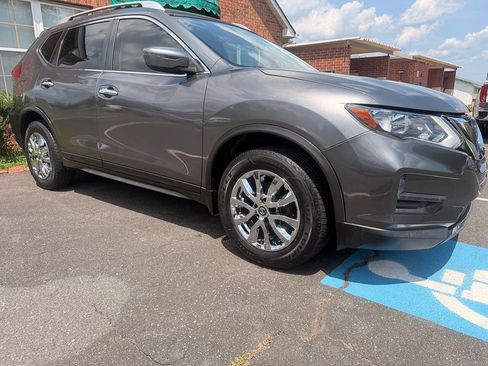 Used 2019 Nissan Rogue S w/ Special Edition Package FWD image 6