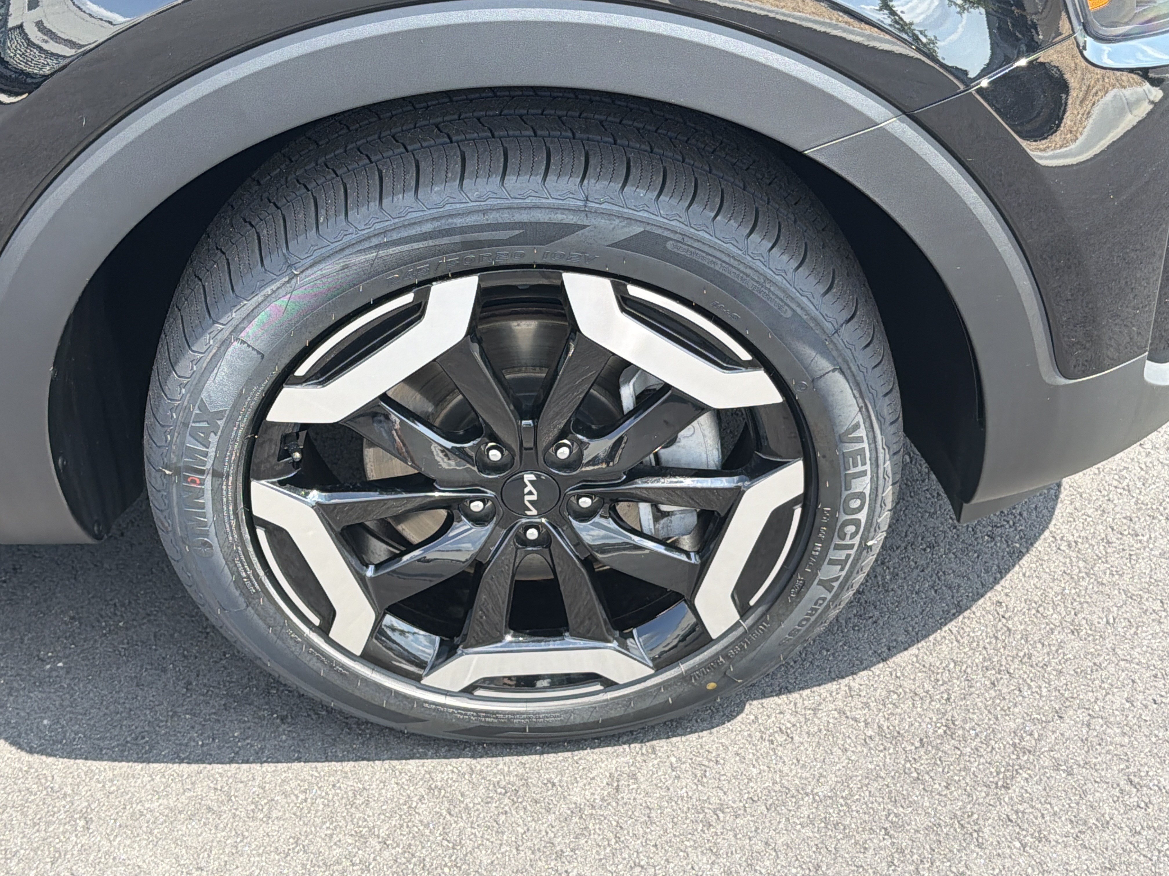 Used 2025 Kia Telluride EX w/ EX Captain's Chair Package FWD image 12