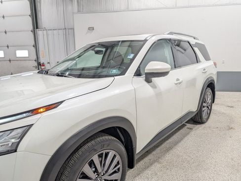 Used 2023 Nissan Pathfinder SL AWD/4WD image 7