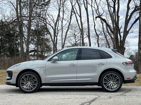 Certified 2025 Porsche Macan AWD/4WD image 2