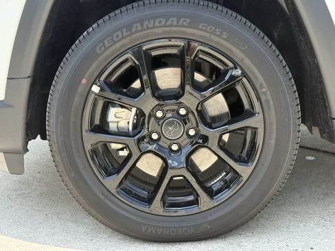 New 2026 Jeep Compass Latitude AWD/4WD image 9