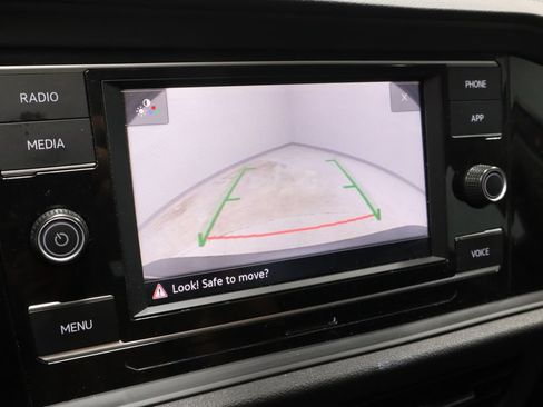 Used 2024 Volkswagen Jetta SE FWD image 3