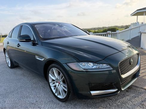 Used 2016 Jaguar XF Prestige RWD image 3