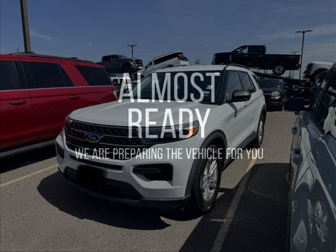 Used 2020 Ford Explorer XLT RWD image 2
