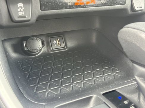 Used 2025 Toyota RAV4 XLE AWD/4WD image 20
