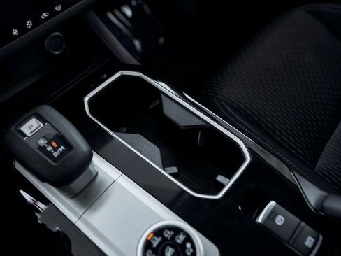 Used 2025 Mitsubishi Outlander ES image 54