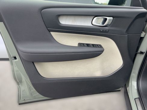 Certified 2024 Volvo XC40 B5 Plus w/ Climate Package image 21